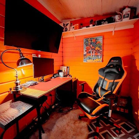 Giggling Creek Cottage - Bedjet! King Sized! Gazebo, 45 Acres, Arcades, Nintendo, More Henry 外观 照片