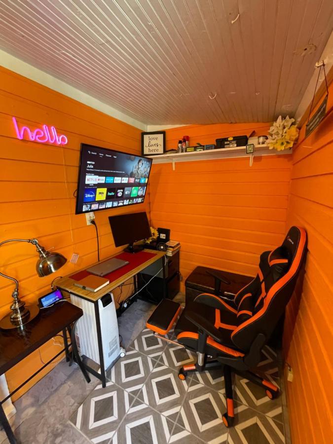 Giggling Creek Cottage - Bedjet! King Sized! Gazebo, 45 Acres, Arcades, Nintendo, More Henry 外观 照片