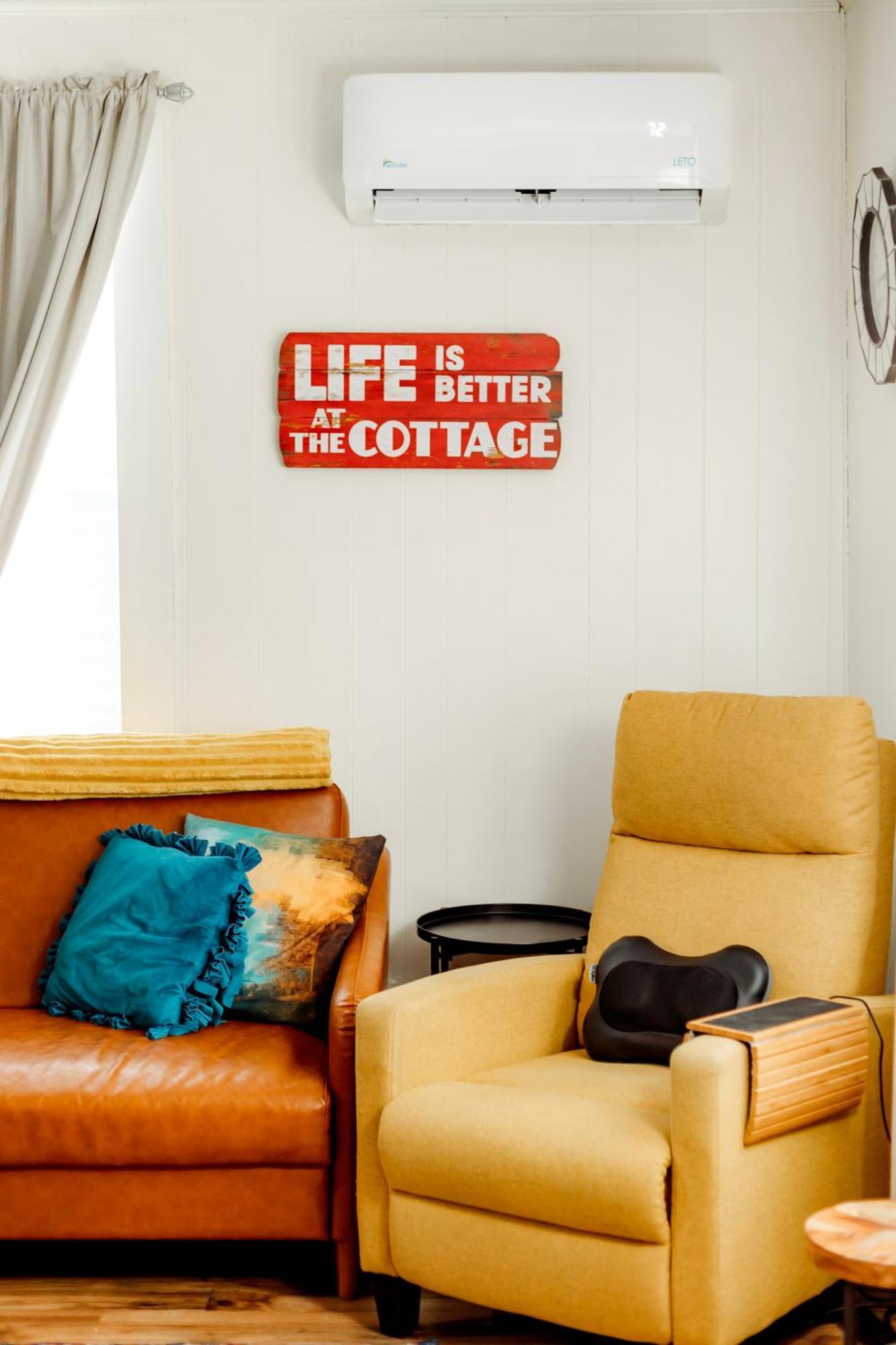 Giggling Creek Cottage - Bedjet! King Sized! Gazebo, 45 Acres, Arcades, Nintendo, More Henry 外观 照片