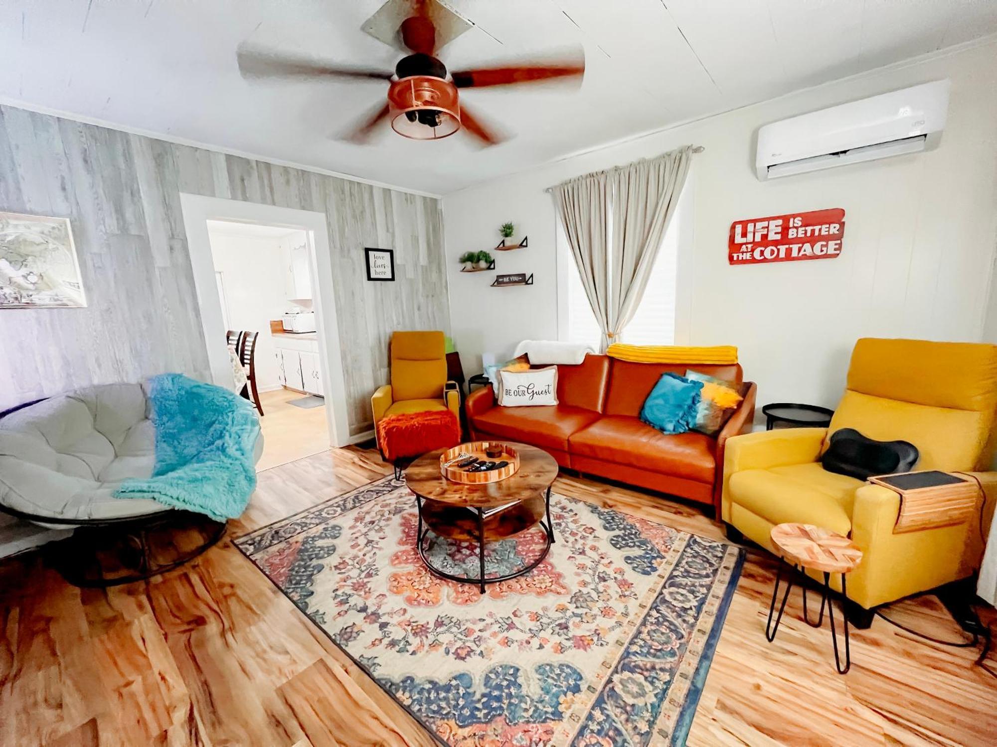 Giggling Creek Cottage - Bedjet! King Sized! Gazebo, 45 Acres, Arcades, Nintendo, More Henry 外观 照片